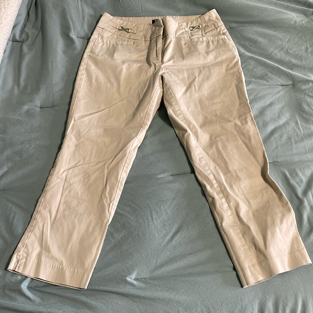 7th Avenue New York & Company Khaki Capris